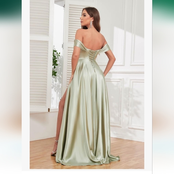 Navy, size 12/xl satin bridesmaid dress. - Picture 3 of 3